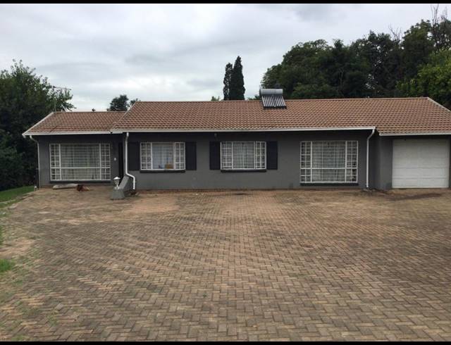 3 BEDROOM HOUSE FOR SALE IN LOMBARDY WEST